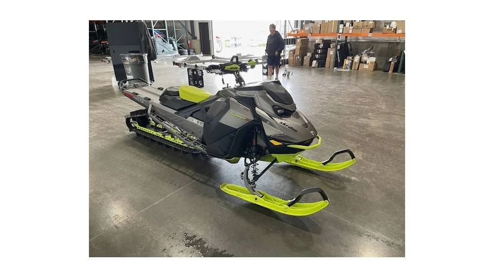 2023 Ski Doo SUMMIT EXP 165 850 Turbo Snowmobile w10 25 Screen for Sale (1)