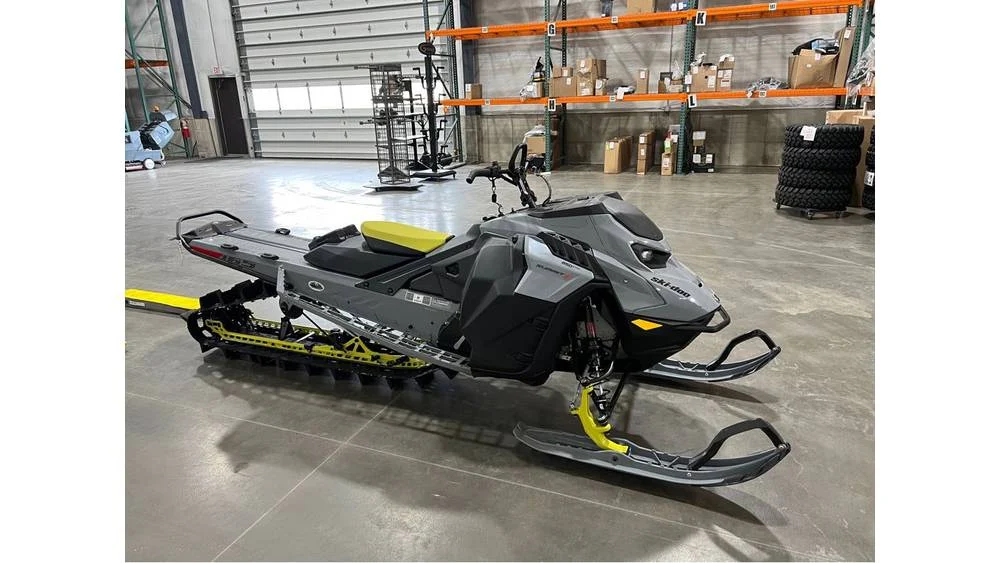 2025 Ski Doo SUMMIT X 165 850 with SHOT Snowmobile for Sale 3