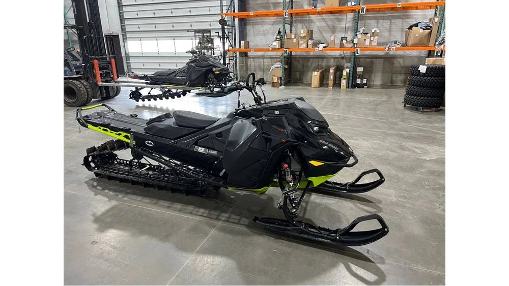 2025 Ski Doo SUMMIT X w Expert Package 165 850 Turbo Snowmobile for Sale 3