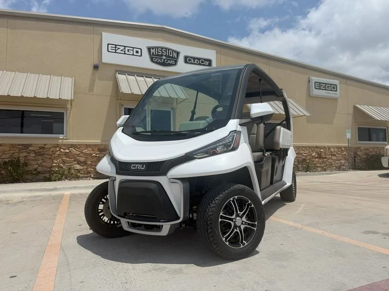 2025 CLUB CAR Cru 6 Passenger LSV White for Sale (1)